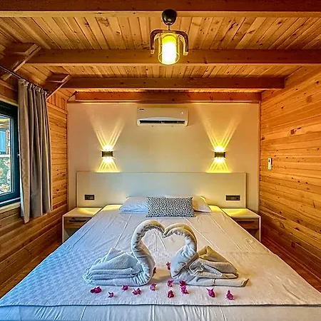 فندق Kas Konak Bungalows 5*
